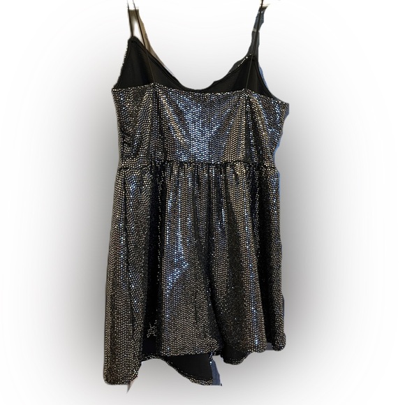 Divided sparkling romper M - Picture 3 of 9
